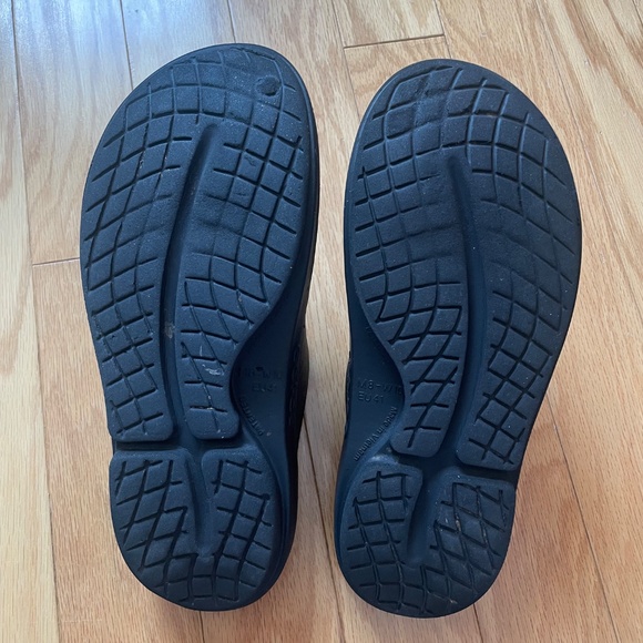 OOFOS black rubber clogs - Picture 6 of 7